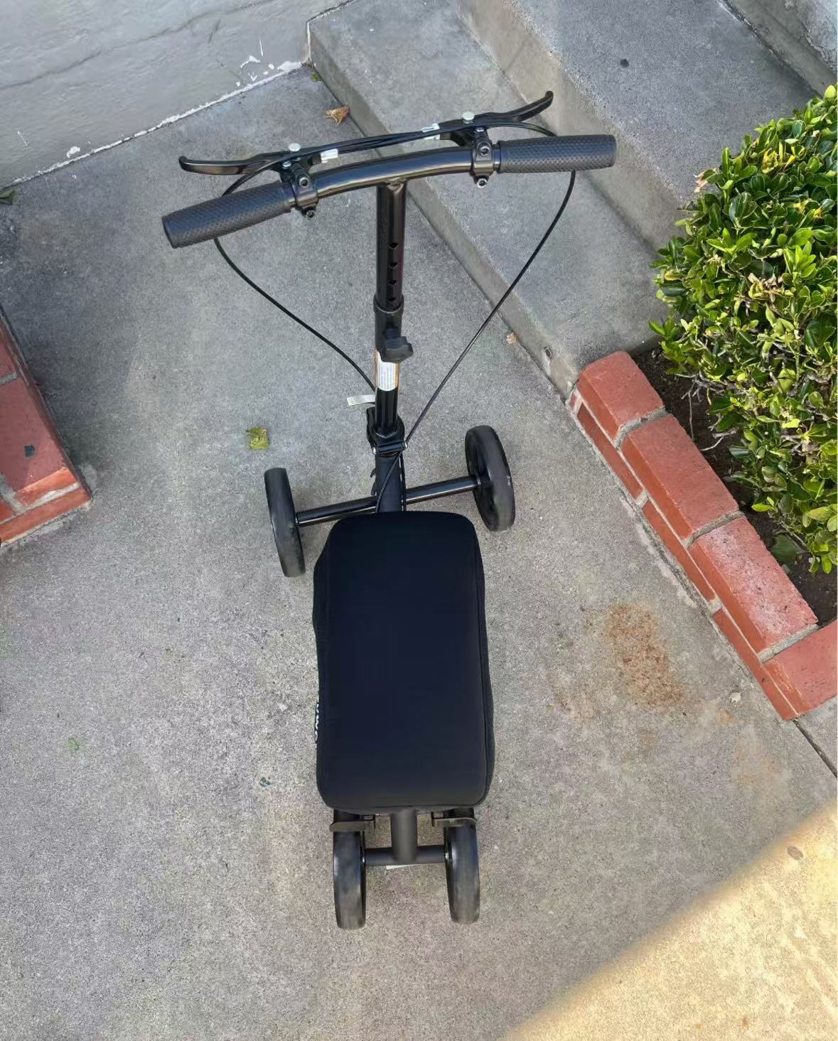 Scooter for knee rehabilitation