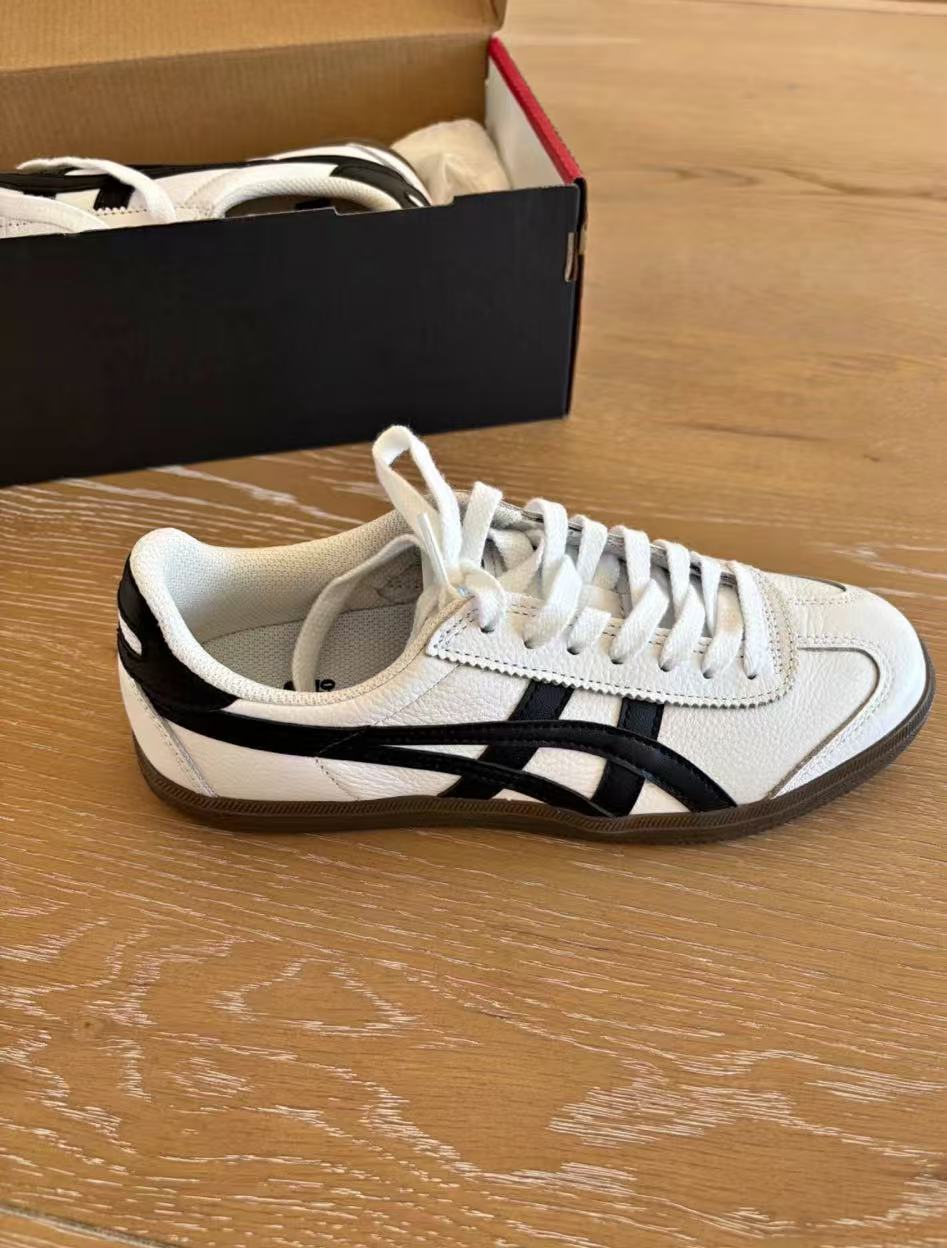 Onitsuka Tiger (White/black) -  Size 5.5 (W)